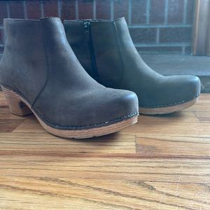 Dansko ankle boot. Size 39